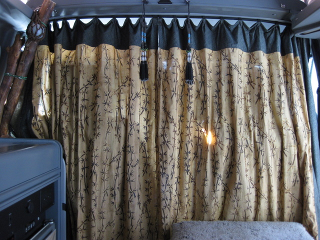 curtain1